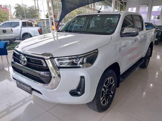 TOYOTA HILUX 2.8 D-4D TURBO DIESEL CD SRX 4X4 AUTOMÁTICO